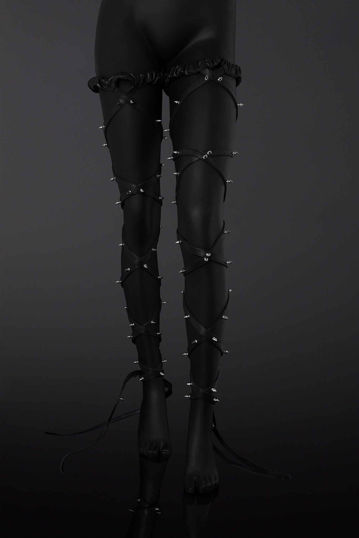 Commandant Noir: Spina Leg Wraps